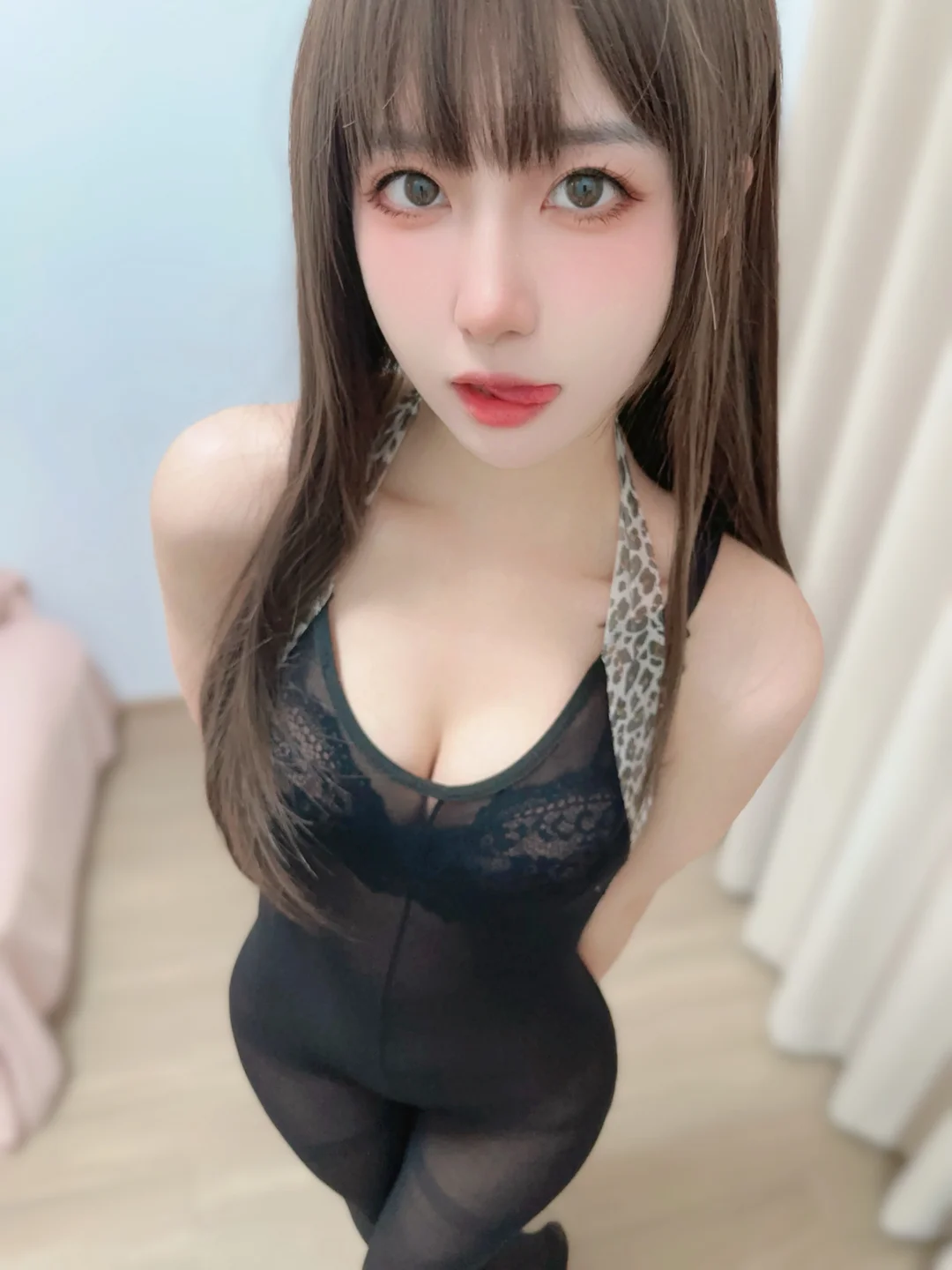 布丁大法 - 黑丝一线天 [19P,3V-166MB]